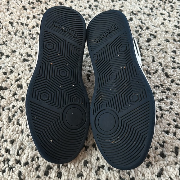 Navy & White Reeboks - Picture 10 of 10